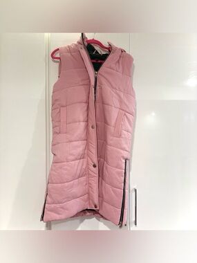 Boohoo light pink long zip up puffer vest